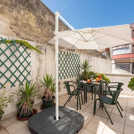 Pátio - 57655al * Lisboa